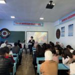 Бүгүн Б.Сыдыков атындагы Кыргыз-Өзбек Эл аралык университетинин Кесиптик колледжинде КМТШИ9-1-20 тайпасынын студенттеринин өндүрүштүк практикасынын жыйынтыгы боюнча отчеттук көргөзмөсү жумуш берүүчүлөр, ата- энелер, практика башчылары, колледждин жетекчилиги, окутуучулар жана студенттердин катышуусунда болуп өттү.